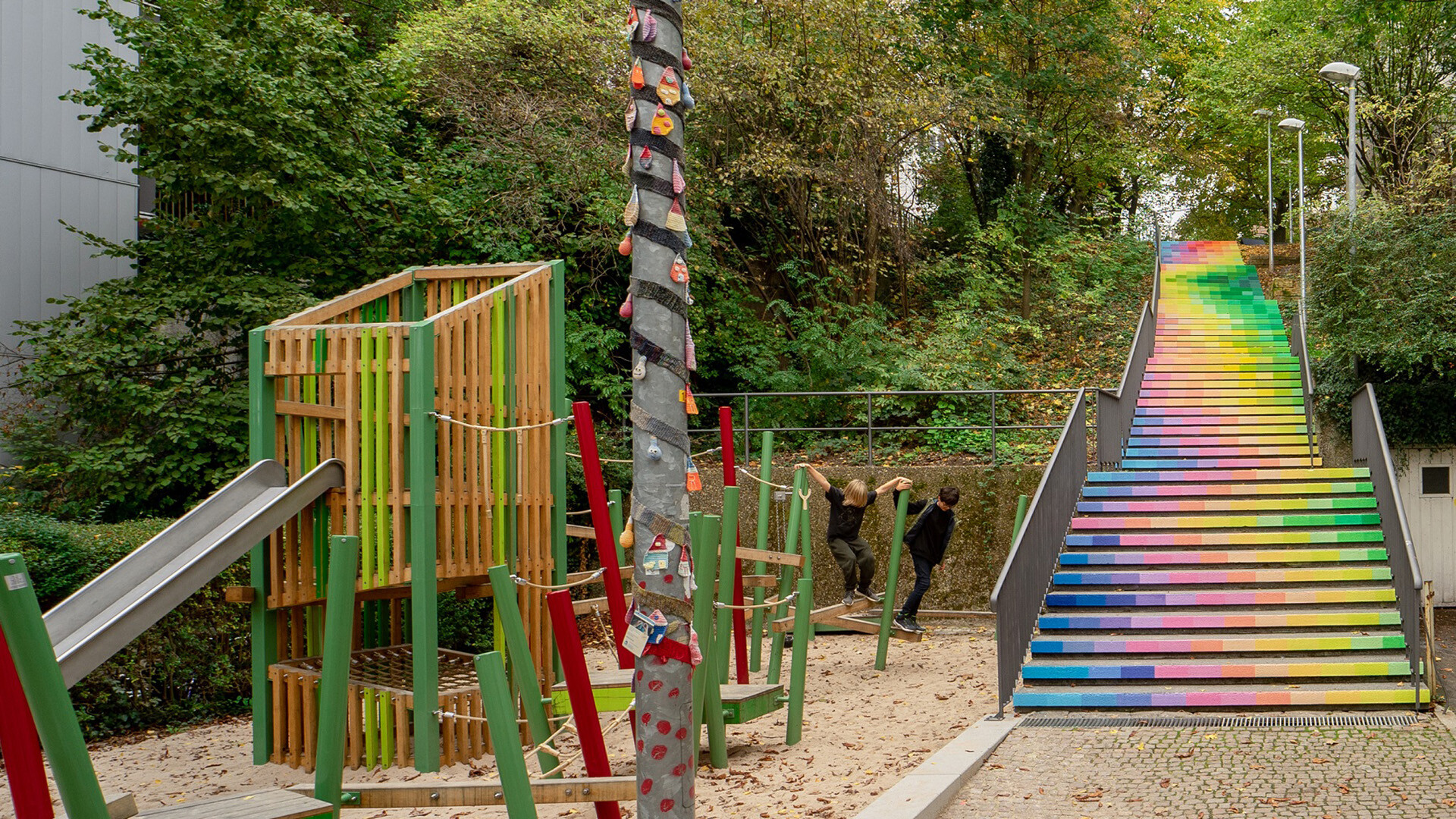 Mit der „Fetzigen Farbigen Fun Fitness Family Tour“ Stuttgart neu entdecken